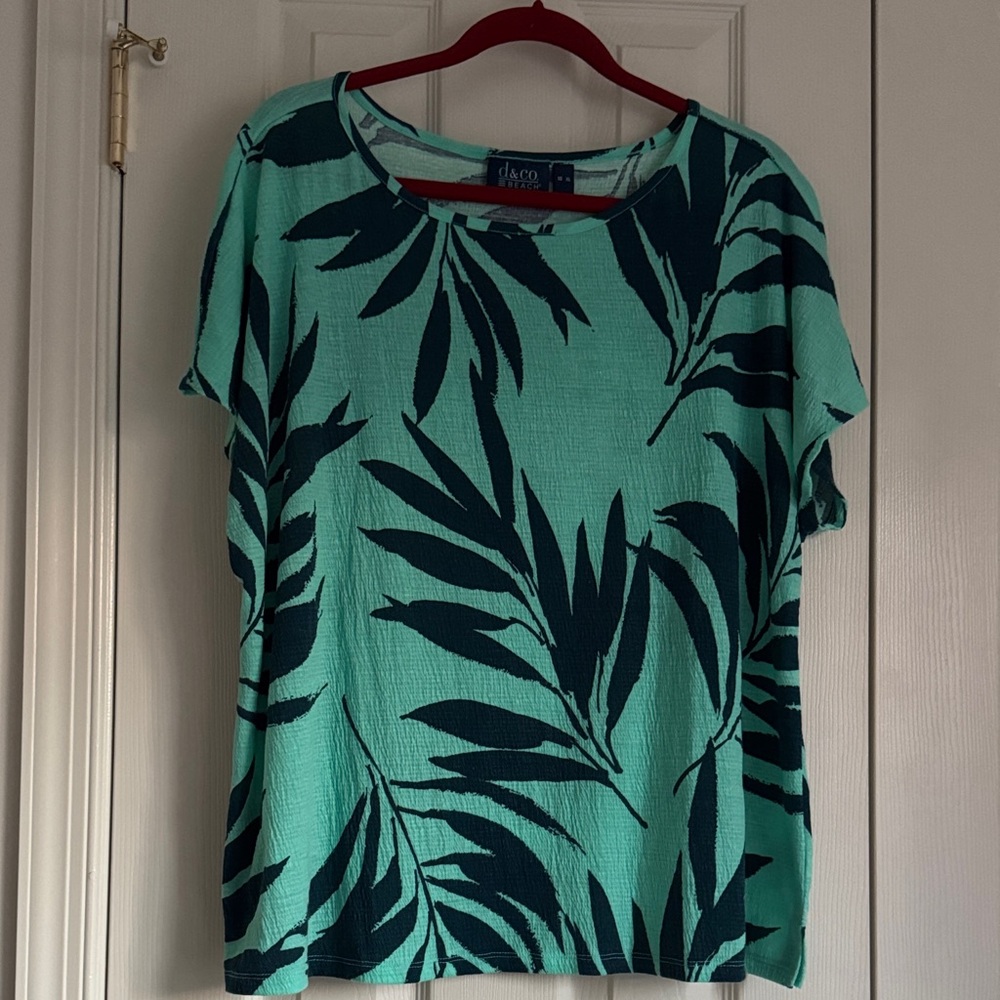 D&Co Beach Aqua & Navy Palm Print Crinkle Knit Top – Size XL